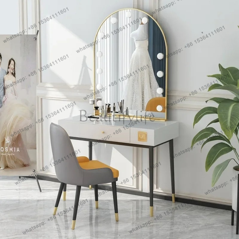 Beauty And Makeup Studio - Meja rias cermin lampu sederhana, meja