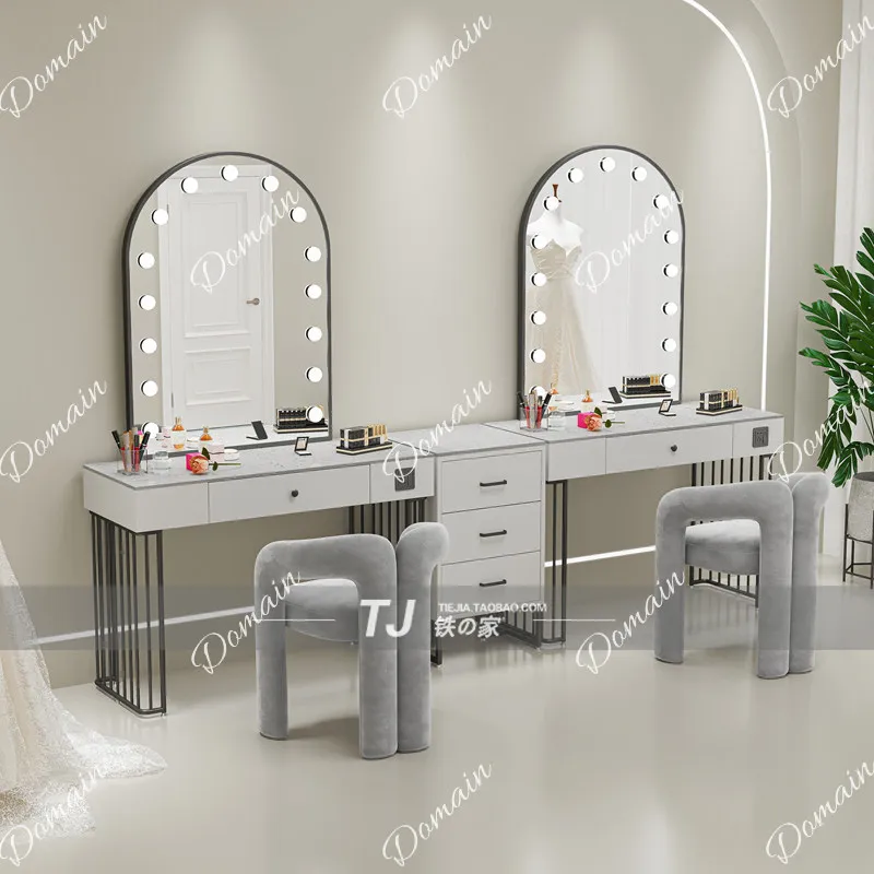 Meja rias profesional studio N - Beauty And Makeup Studio ulasan dan harga