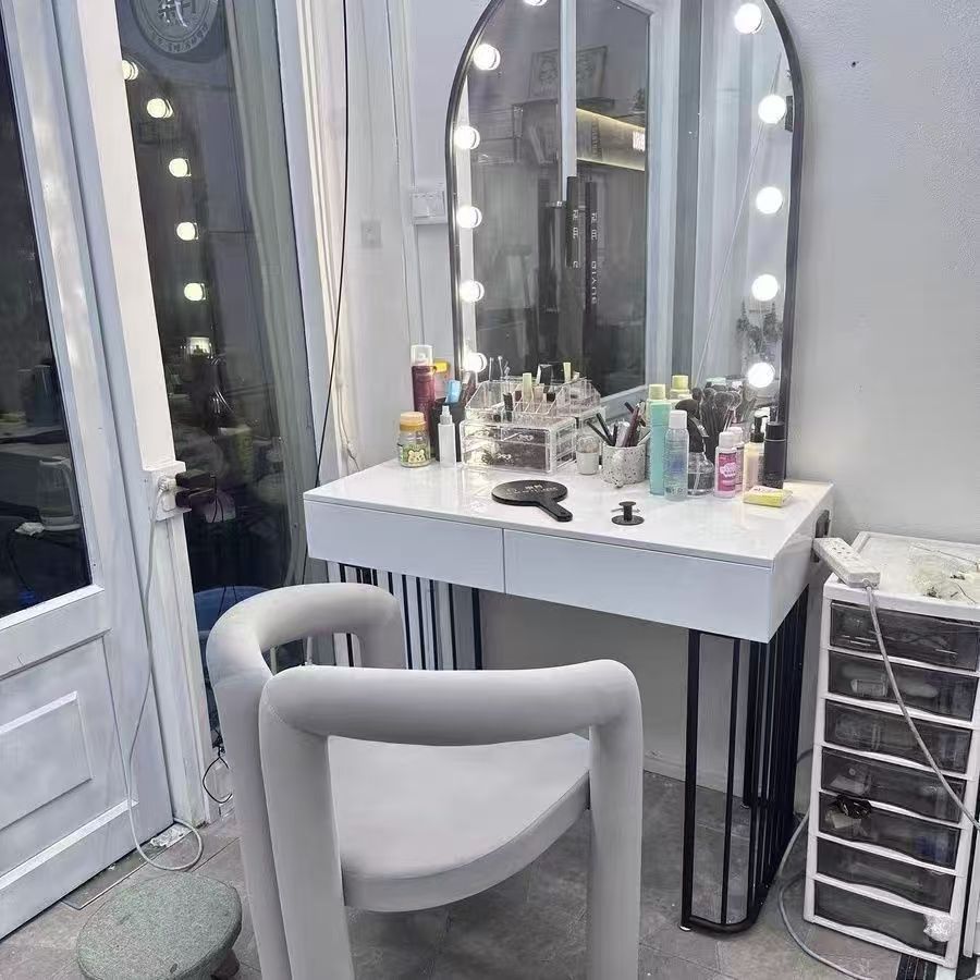 Meja rias gaya Nordik dengan l - Beauty And Makeup Studio ulasan dan harga
